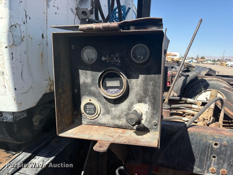 image for item EF3032 1987 Ford LN8000 semi truck