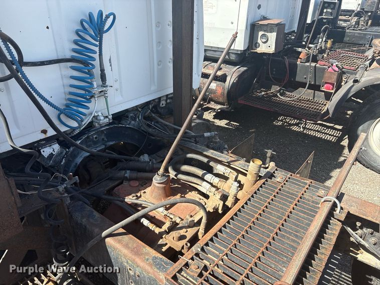 image for item EF3032 1987 Ford LN8000 semi truck