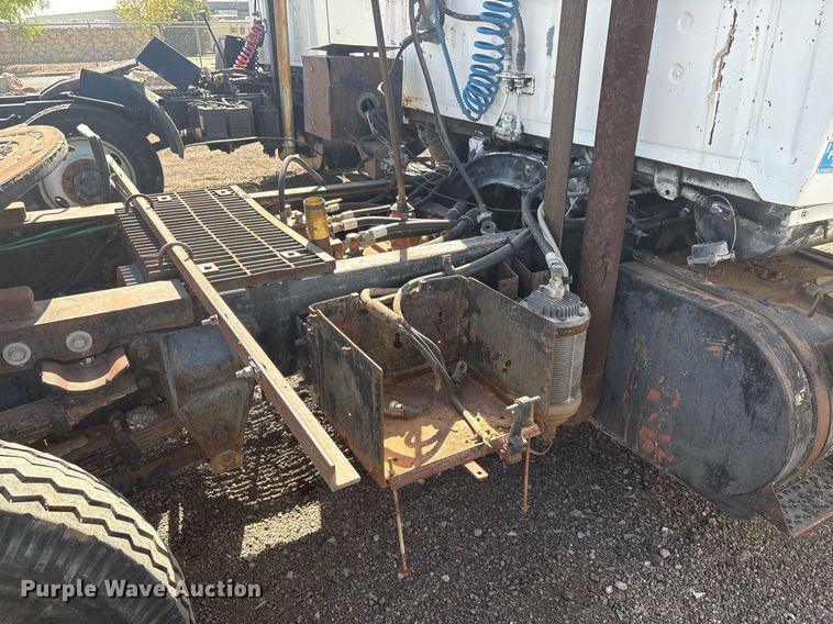 image for item EF3032 1987 Ford LN8000 semi truck