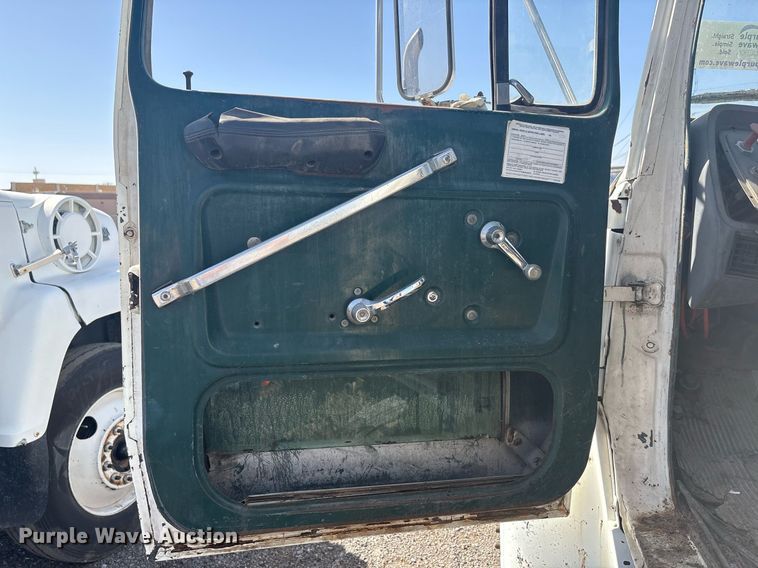 image for item EF3032 1987 Ford LN8000 semi truck