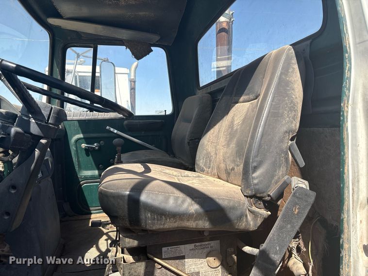 image for item EF3032 1987 Ford LN8000 semi truck