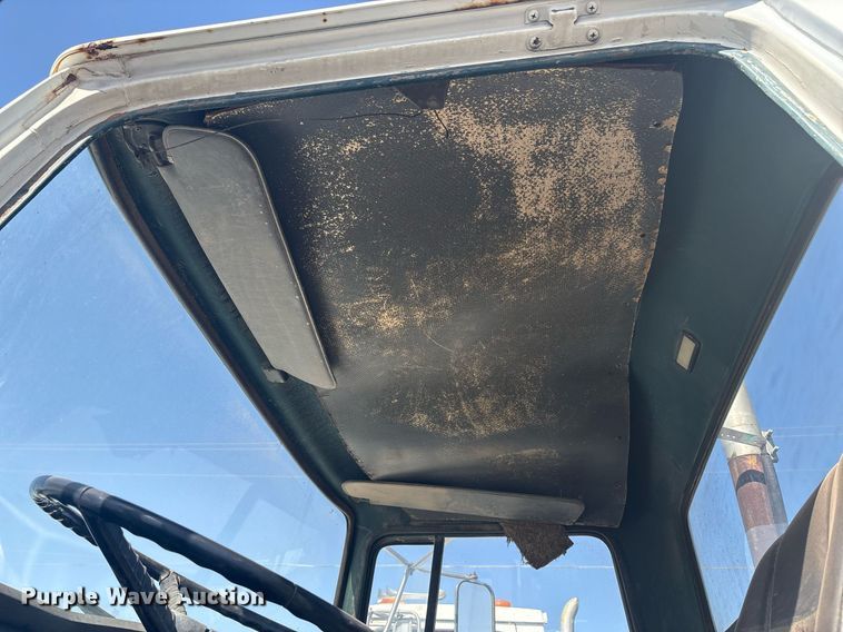 image for item EF3032 1987 Ford LN8000 semi truck