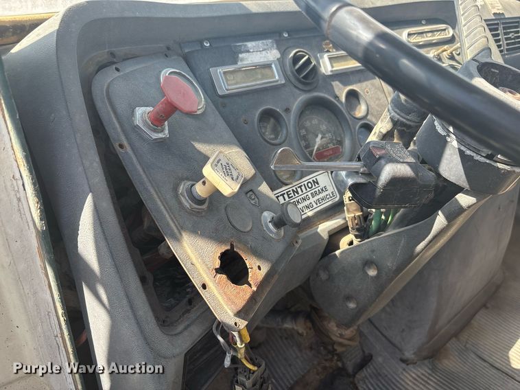 image for item EF3032 1987 Ford LN8000 semi truck