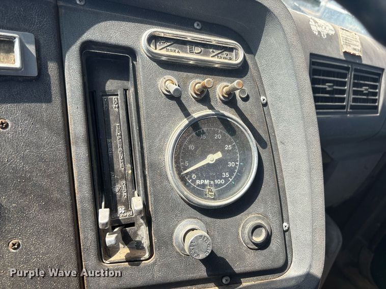 image for item EF3032 1987 Ford LN8000 semi truck