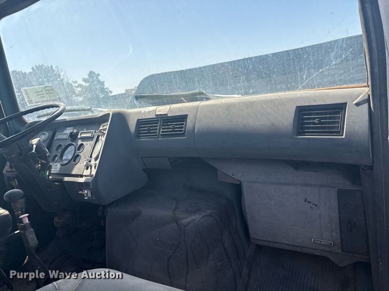 image for item EF3032 1987 Ford LN8000 semi truck