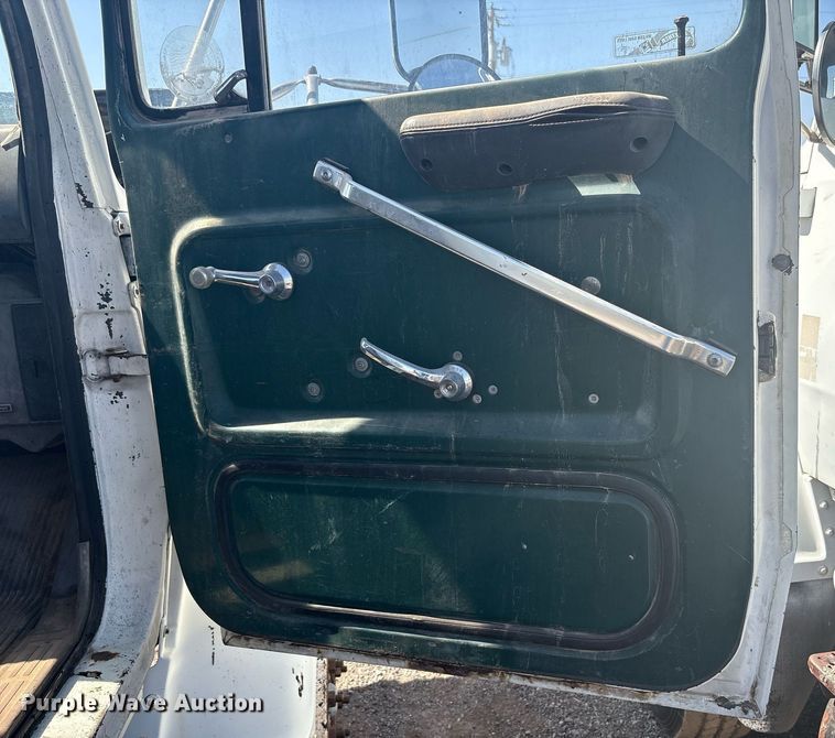 image for item EF3032 1987 Ford LN8000 semi truck