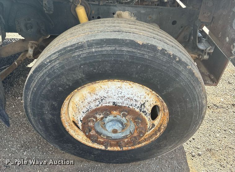 image for item EF3032 1987 Ford LN8000 semi truck