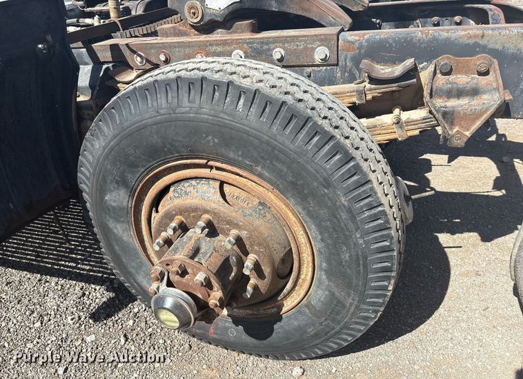 image for item EF3032 1987 Ford LN8000 semi truck