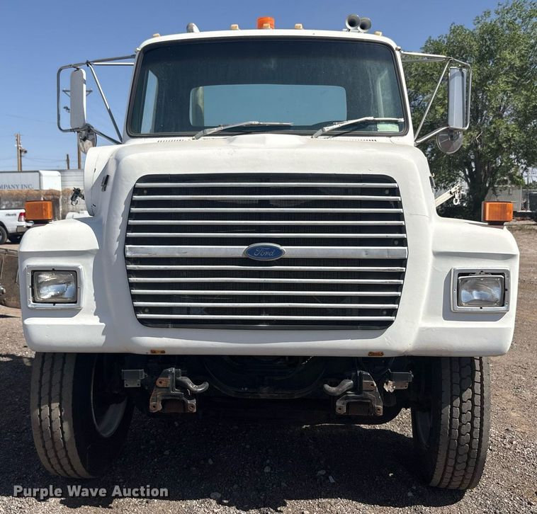 image for item EF3033 1987 Ford L8000 semi truck