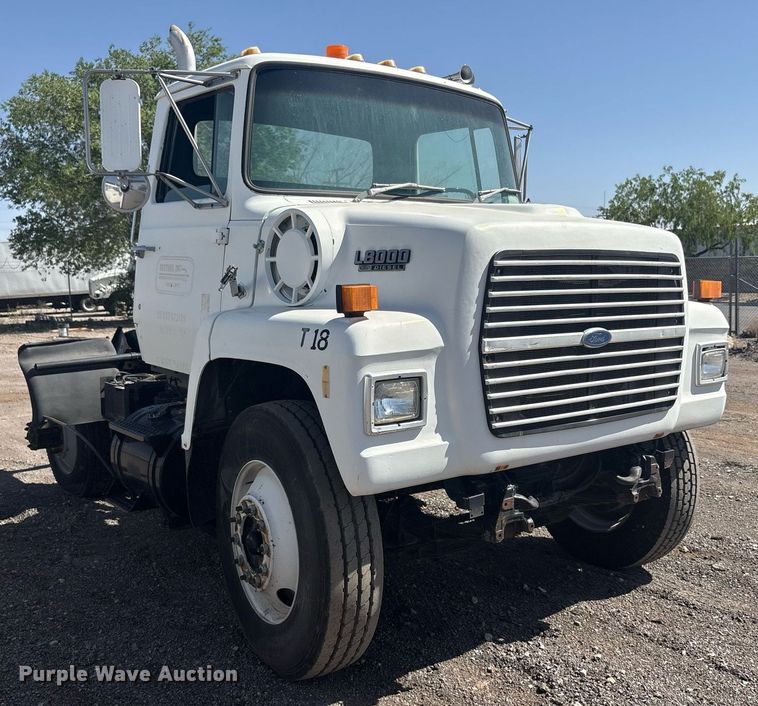 image for item EF3033 1987 Ford L8000 semi truck