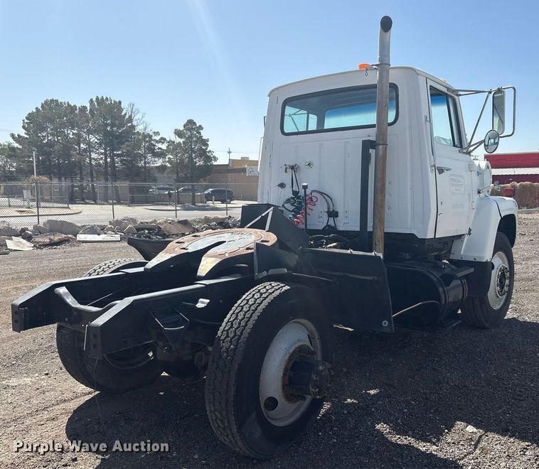 image for item EF3033 1987 Ford L8000 semi truck