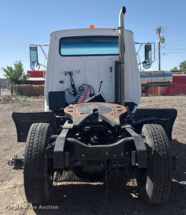 image for item EF3033 1987 Ford L8000 semi truck