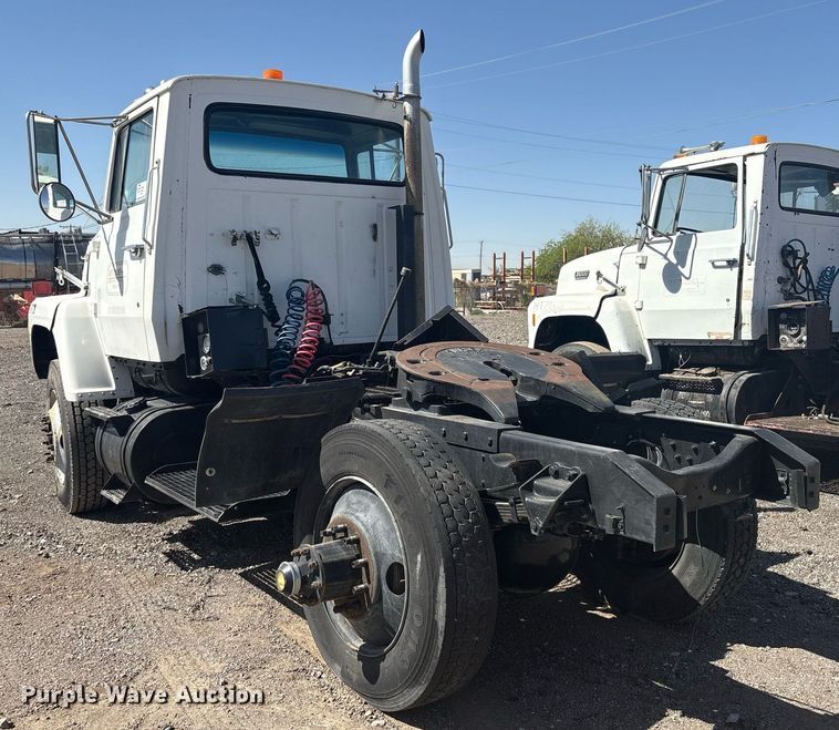 image for item EF3033 1987 Ford L8000 semi truck