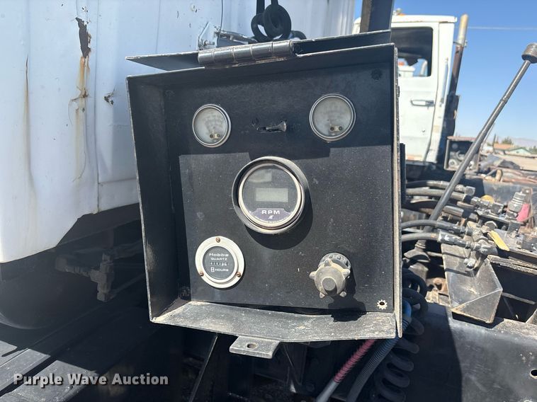 image for item EF3033 1987 Ford L8000 semi truck