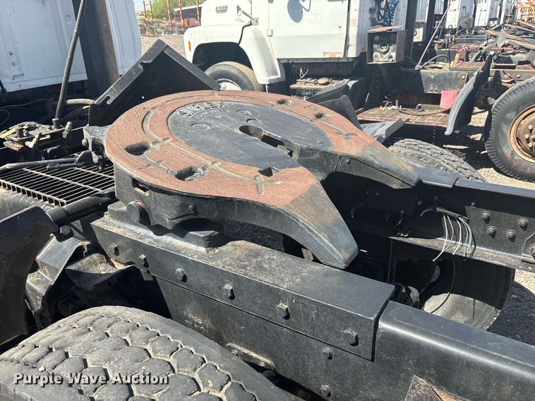 image for item EF3033 1987 Ford L8000 semi truck