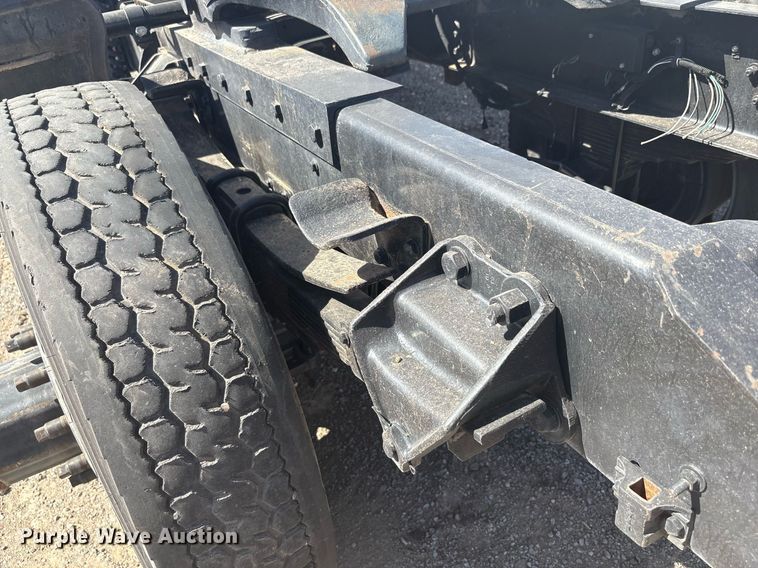 image for item EF3033 1987 Ford L8000 semi truck