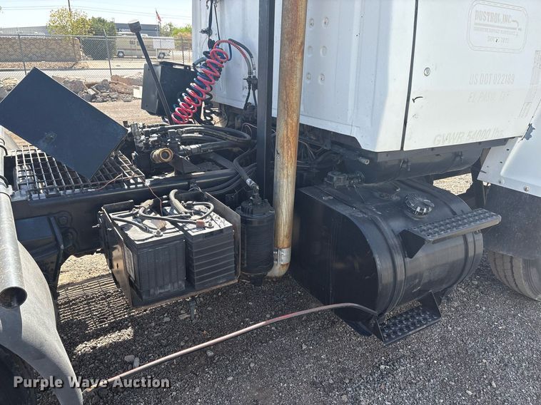 image for item EF3033 1987 Ford L8000 semi truck