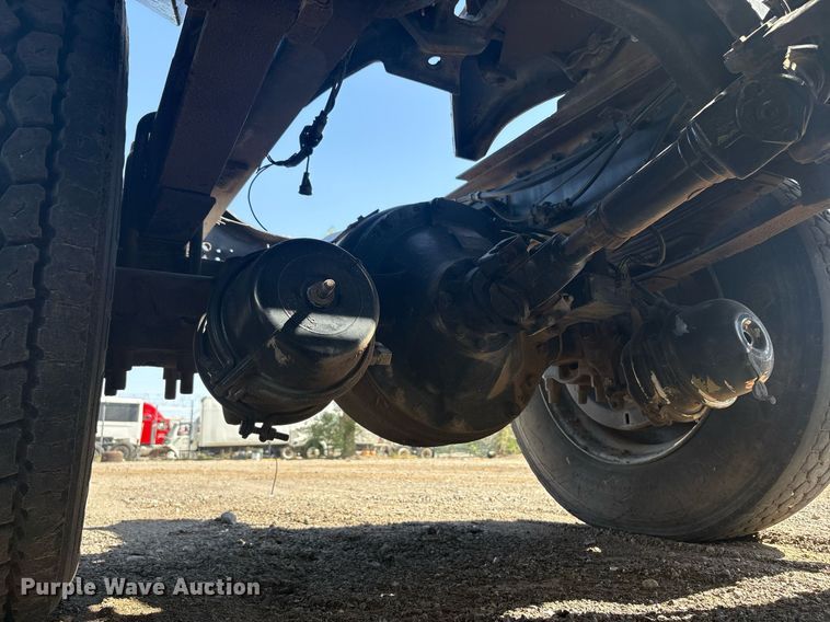 image for item EF3033 1987 Ford L8000 semi truck