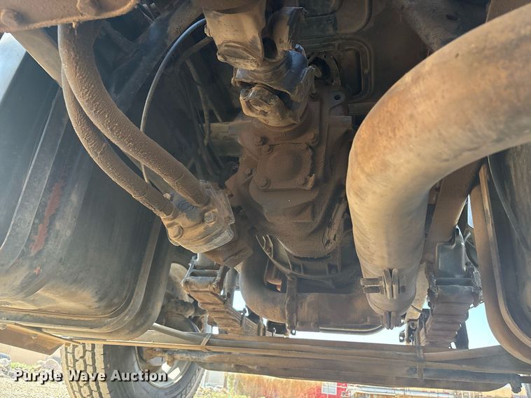 image for item EF3033 1987 Ford L8000 semi truck