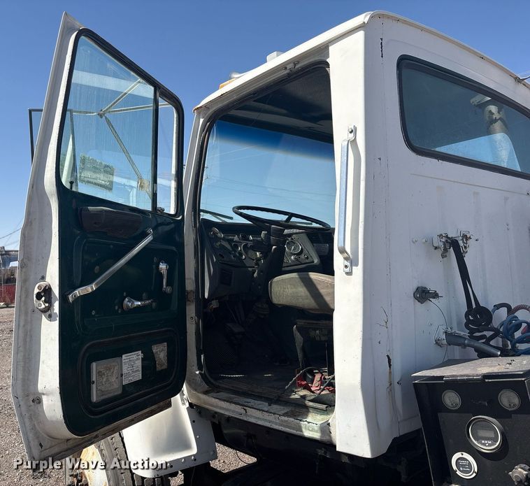 image for item EF3033 1987 Ford L8000 semi truck