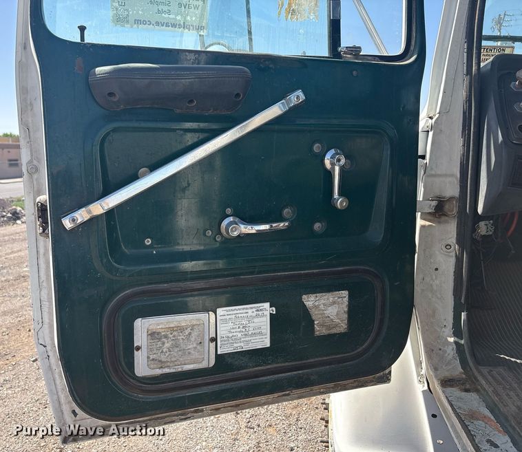 image for item EF3033 1987 Ford L8000 semi truck