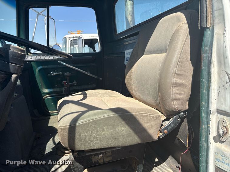 image for item EF3033 1987 Ford L8000 semi truck