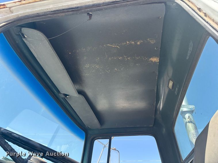 image for item EF3033 1987 Ford L8000 semi truck