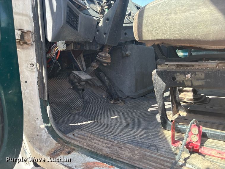 image for item EF3033 1987 Ford L8000 semi truck