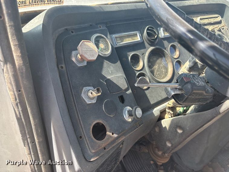 image for item EF3033 1987 Ford L8000 semi truck