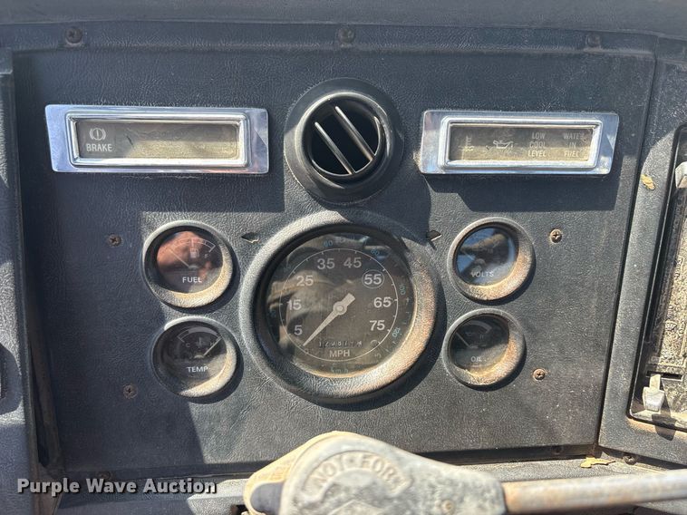 image for item EF3033 1987 Ford L8000 semi truck