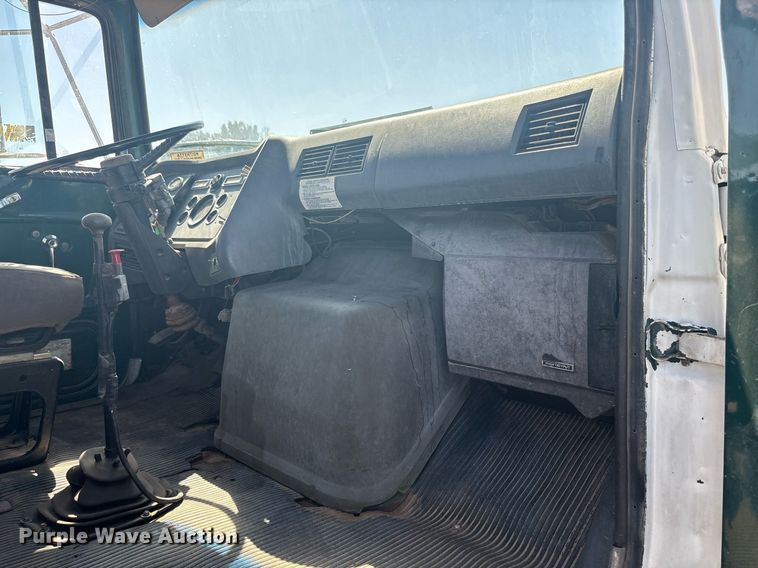image for item EF3033 1987 Ford L8000 semi truck