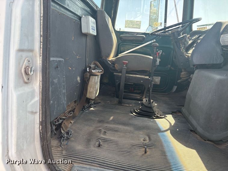 image for item EF3033 1987 Ford L8000 semi truck