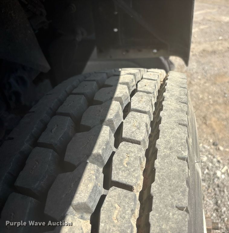 image for item EF3033 1987 Ford L8000 semi truck