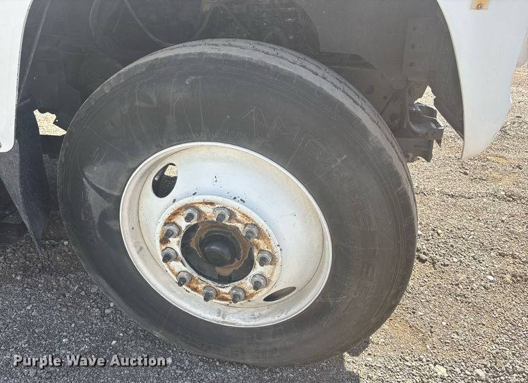 image for item EF3033 1987 Ford L8000 semi truck