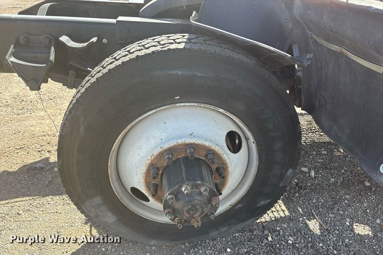 image for item EF3033 1987 Ford L8000 semi truck