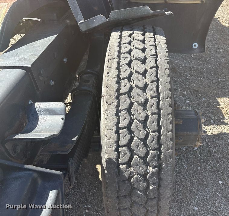 image for item EF3033 1987 Ford L8000 semi truck