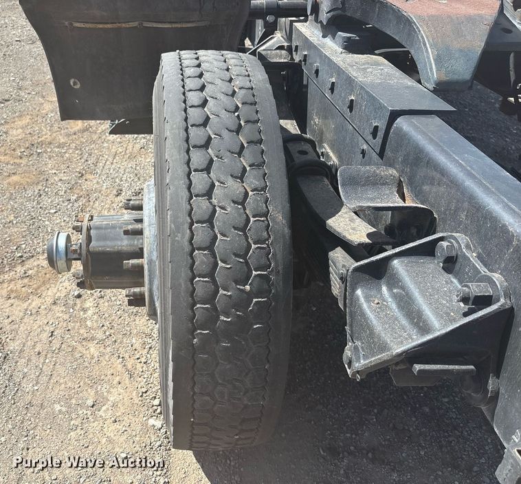 image for item EF3033 1987 Ford L8000 semi truck