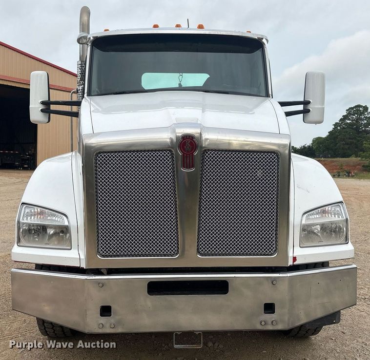 image for item EF3098 2020 Kenworth T880 semi truck