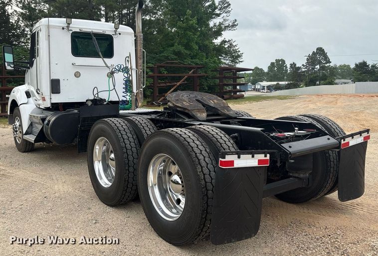 image for item EF3098 2020 Kenworth T880 semi truck