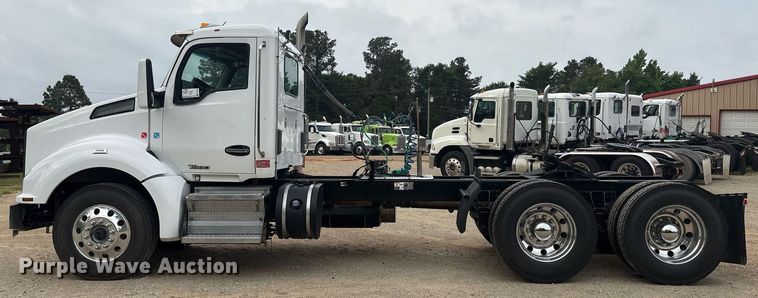 image for item EF3098 2020 Kenworth T880 semi truck