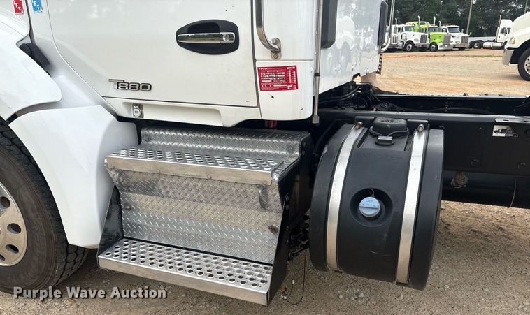 image for item EF3098 2020 Kenworth T880 semi truck