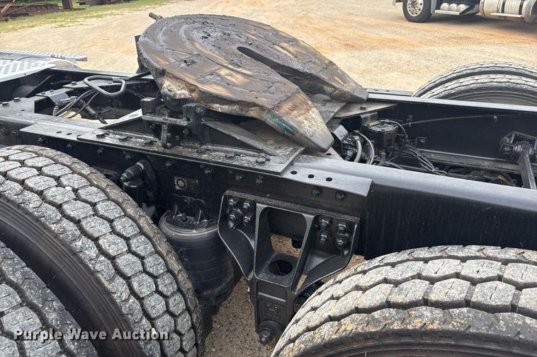 image for item EF3098 2020 Kenworth T880 semi truck