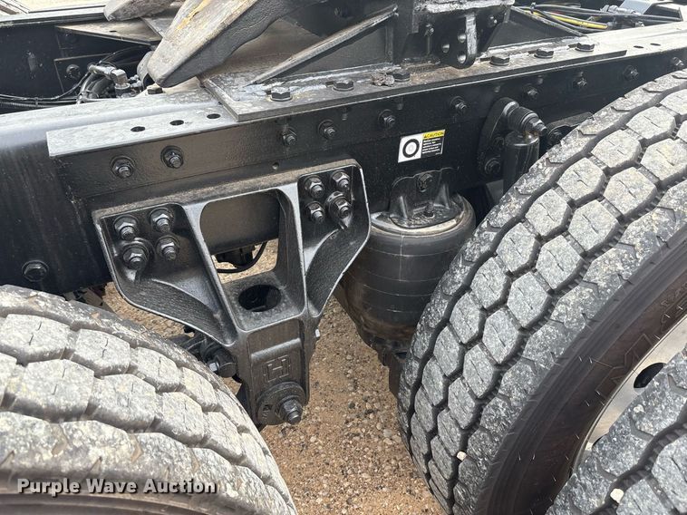 image for item EF3098 2020 Kenworth T880 semi truck