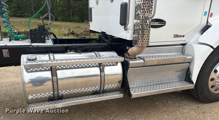 image for item EF3098 2020 Kenworth T880 semi truck