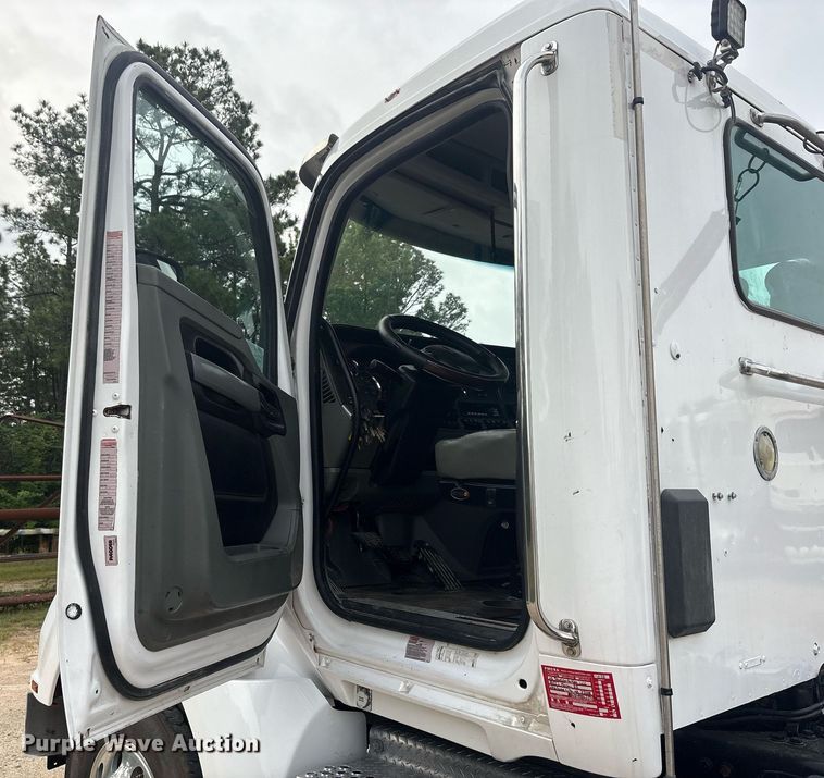 image for item EF3098 2020 Kenworth T880 semi truck