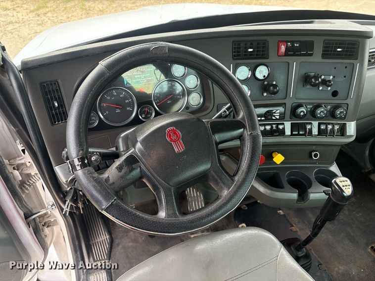 image for item EF3098 2020 Kenworth T880 semi truck
