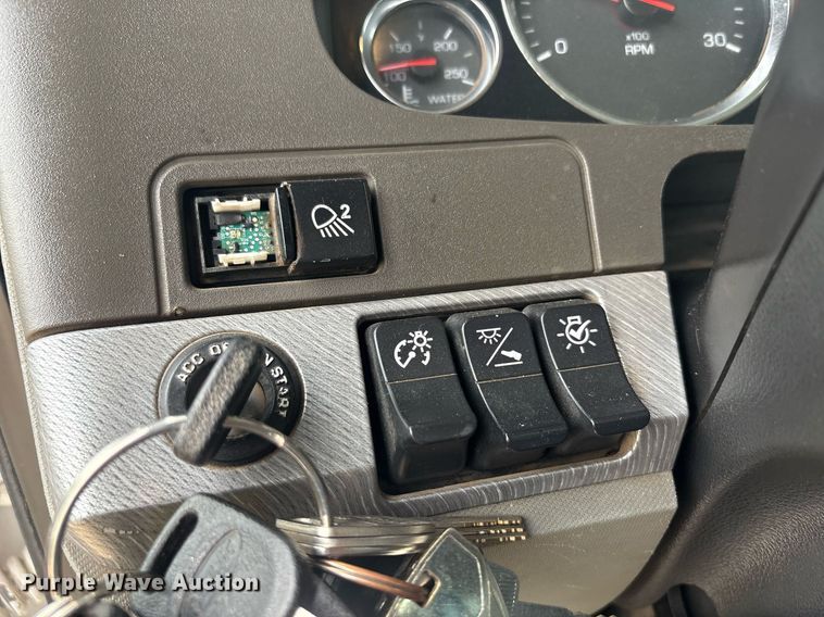 image for item EF3098 2020 Kenworth T880 semi truck