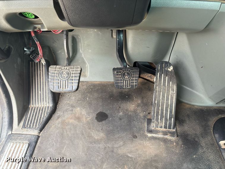 image for item EF3098 2020 Kenworth T880 semi truck