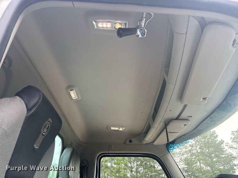 image for item EF3098 2020 Kenworth T880 semi truck