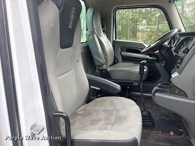 image for item EF3098 2020 Kenworth T880 semi truck